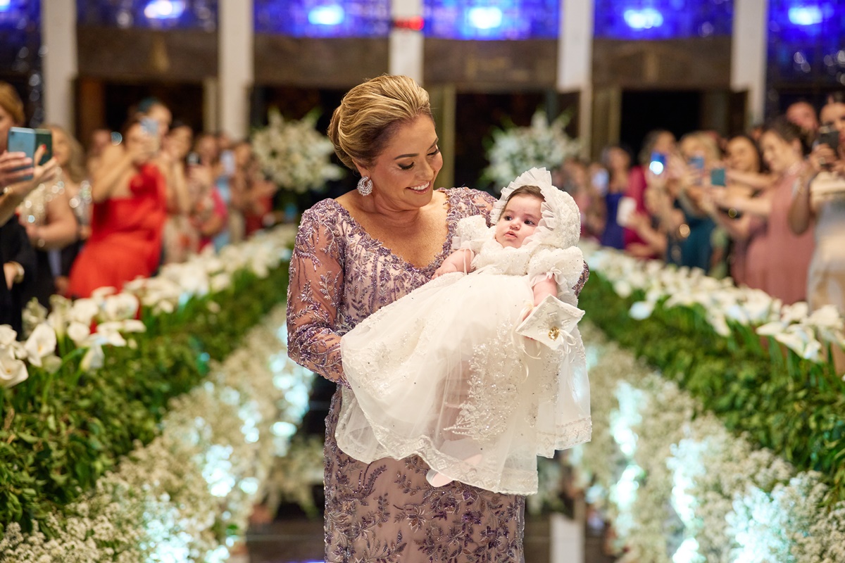 Roseli de Menezes acompanha Helena na entrega das alianças