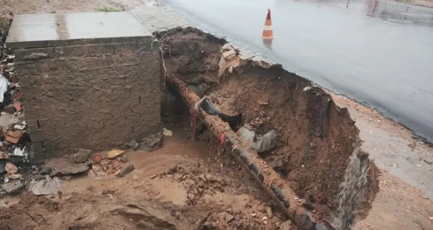 Cratera Se Abre Durante Temporal Em Avenida De Cidade Alagoana Metr Poles