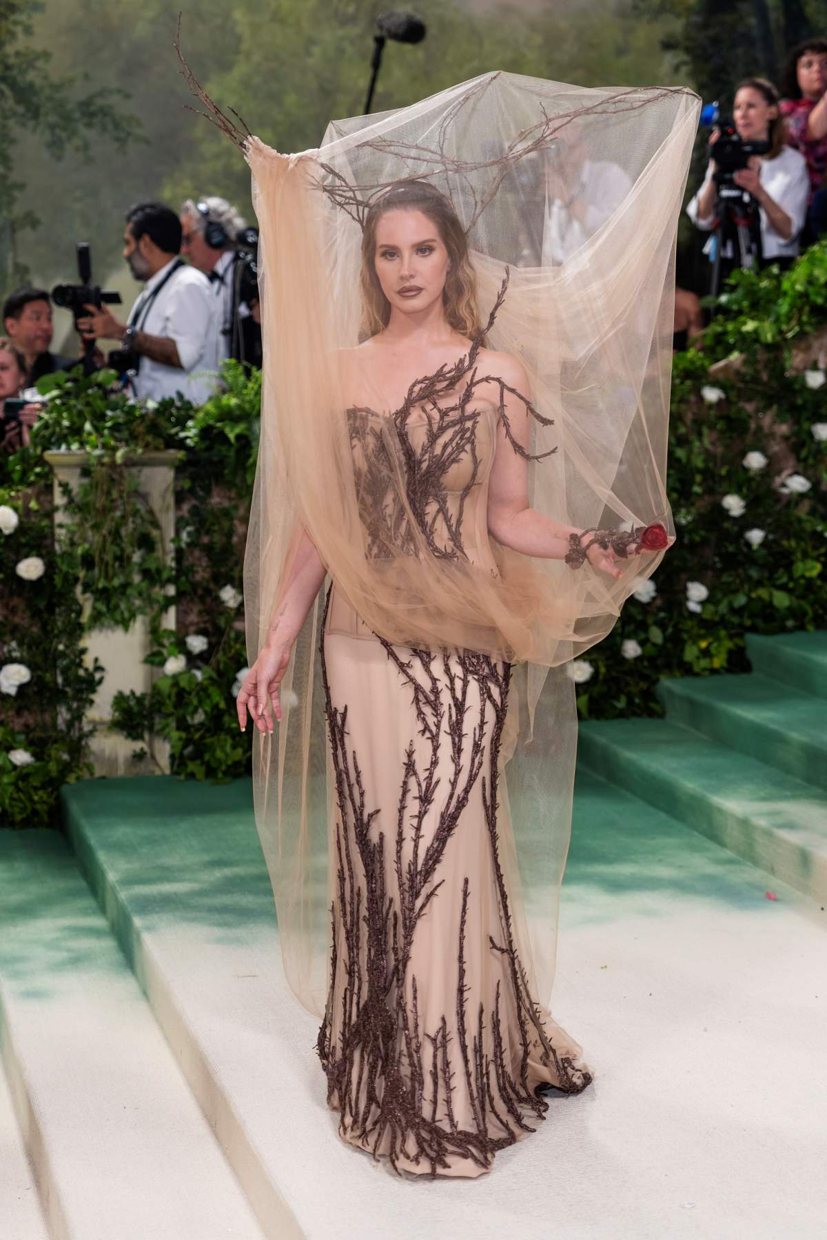 Lana Del Ray no Met Gala 2024 - Metrópoles