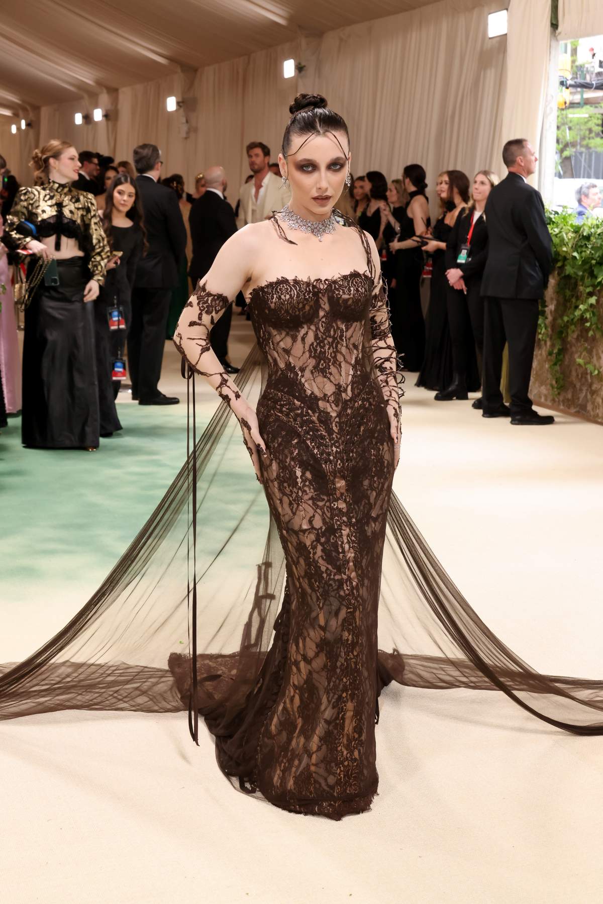 Emma Chamberlain no Met Gala 2024 - Metrópoles