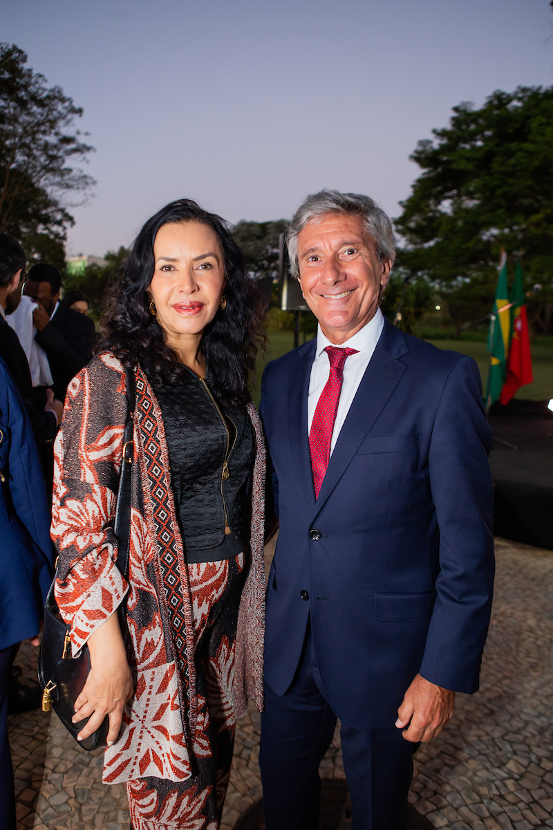Claudia Meireles e Luis Faro Ramos, embaixador de Portugal