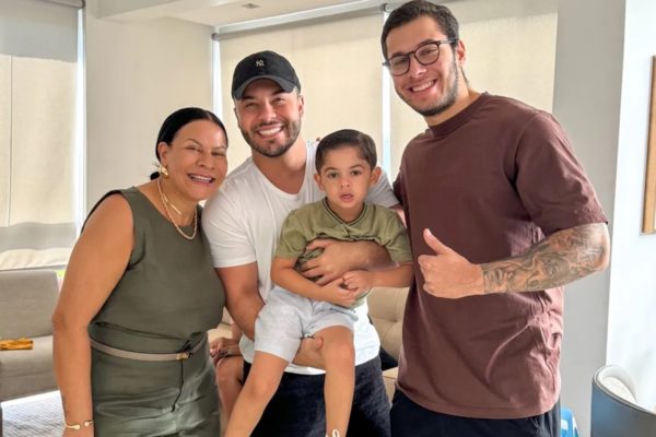 Foto colorida de Murilo Huff, João Gustavo, Dona Ruth e Léo - Metrópoles