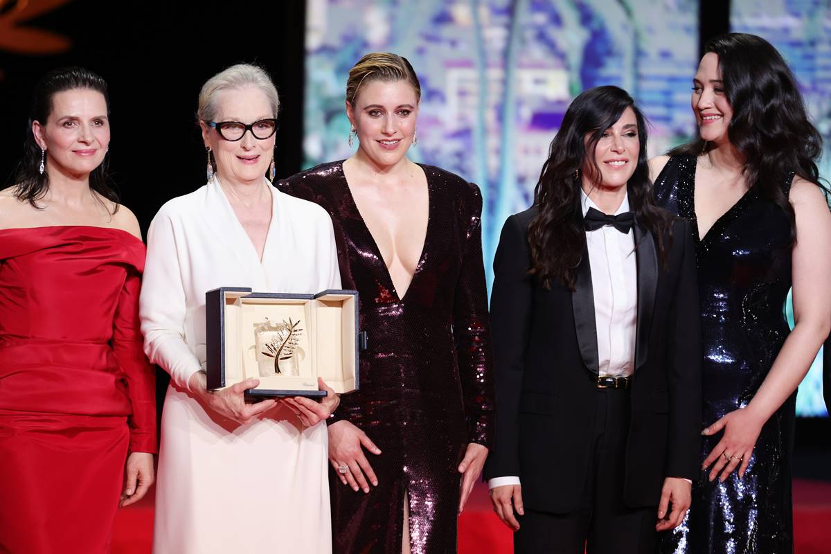 Foto colorida de Meryl Streep recebendo a Palma de Ouro Honorária no festival de Cannes