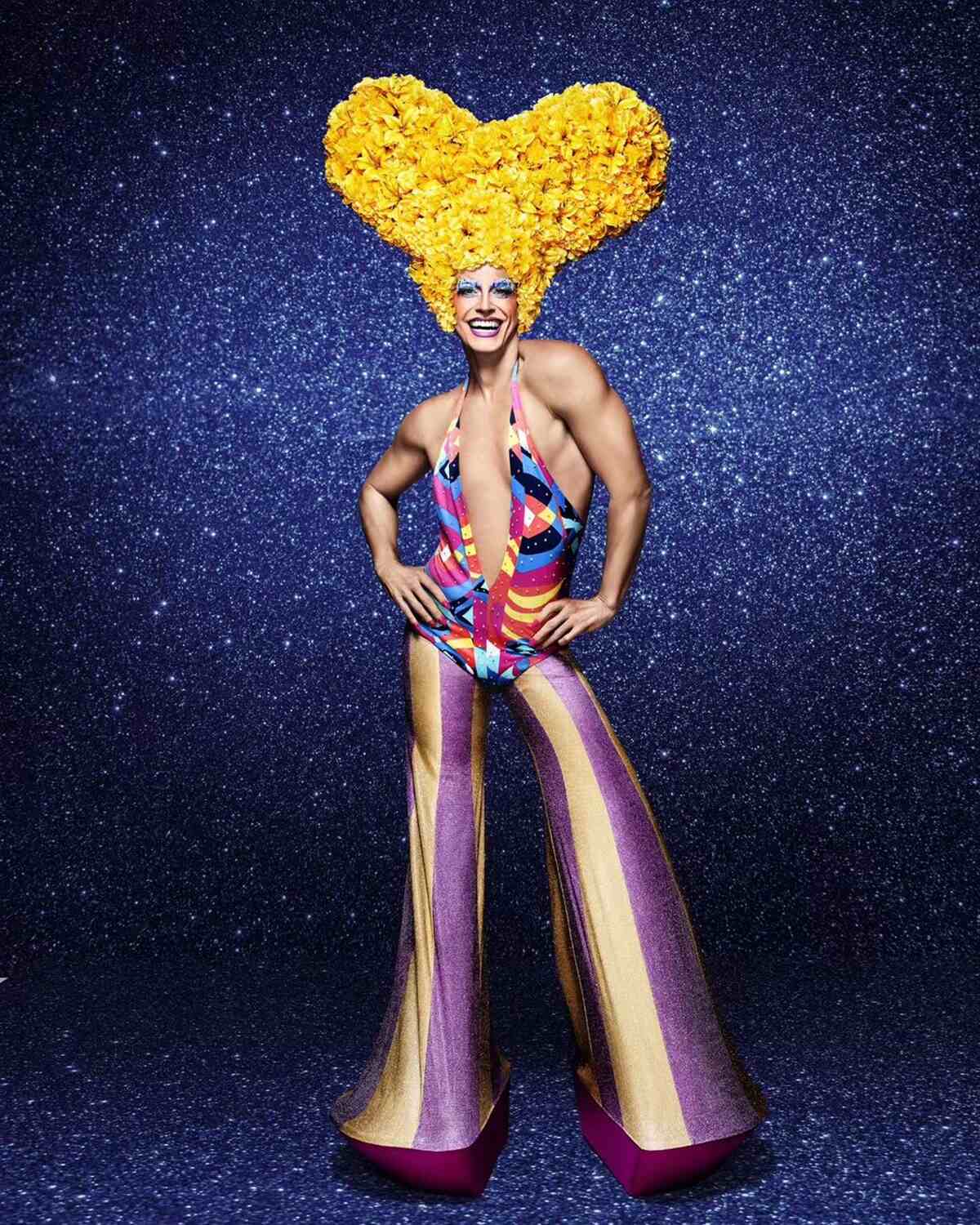 Reynaldo Gianecchini posa caracterizado de drag para participar do musical Priscilla, a Rainha do Deserto