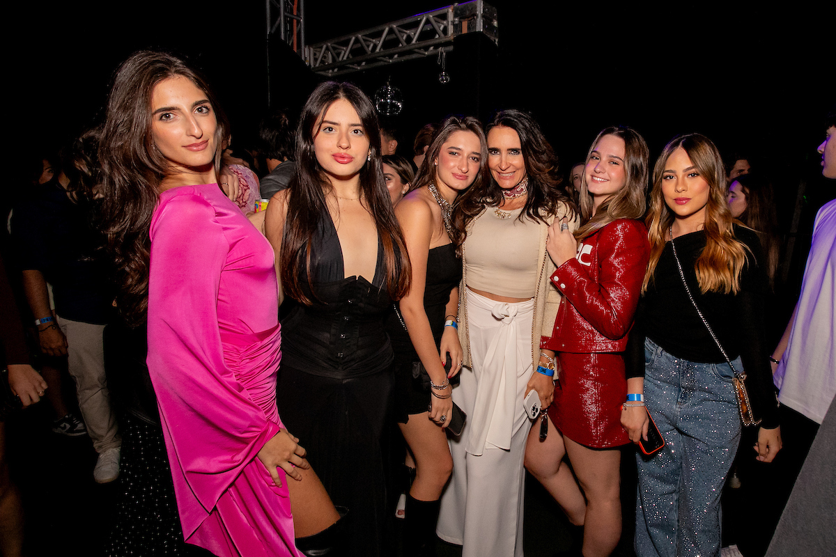 Karen Curi, Nanda Miziara, Lorena Curi, Karina Curi, Gabriella De Luca e Luísa Cordeiro