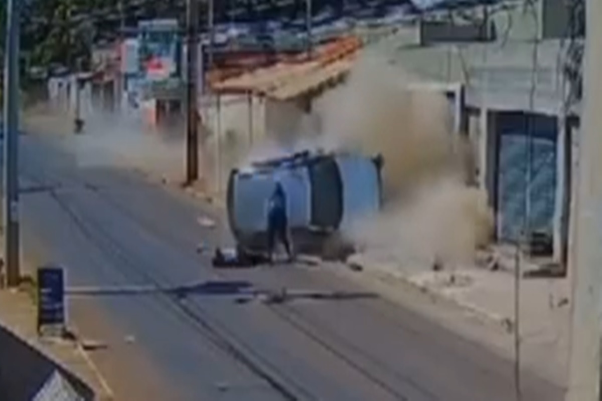 Vídeo Motorista Perde Controle Sobe Em Calçada E Atropela Pedestre Metrópoles 