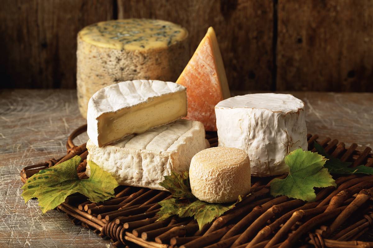 Os queijos são ricos em gordura saturadas, associados à uma noite de sono menos restauradora