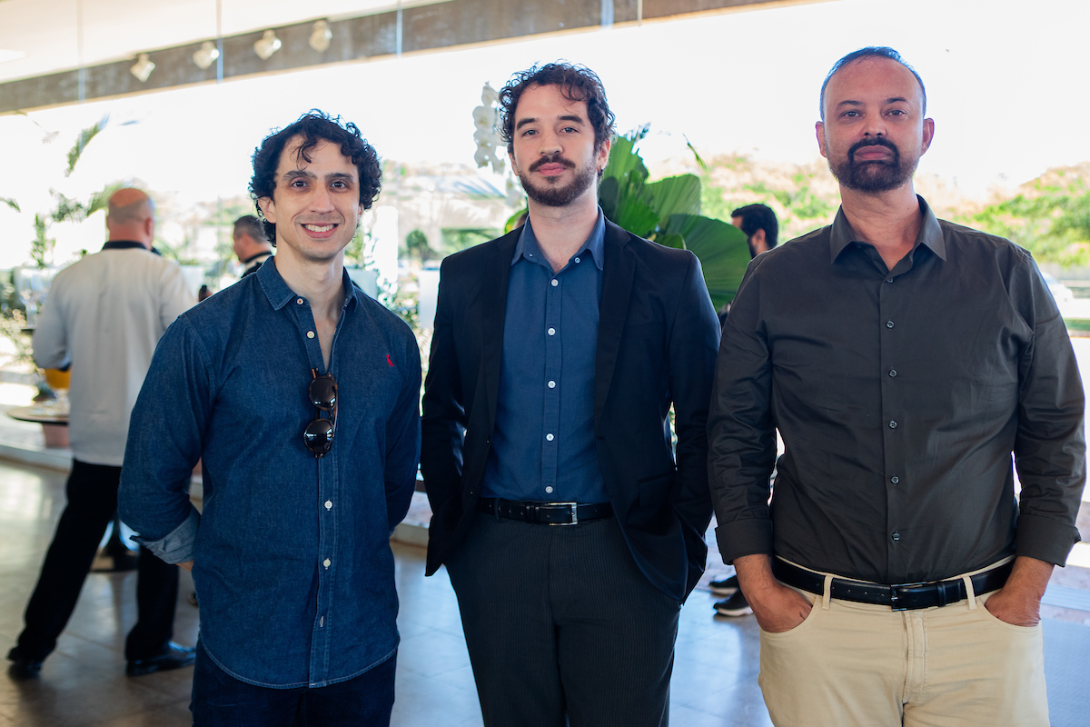 Diretor do Museu de Arte de Brasília (MAB), Marcelo Jorge; Lucas Marques e Livio Di Araújo