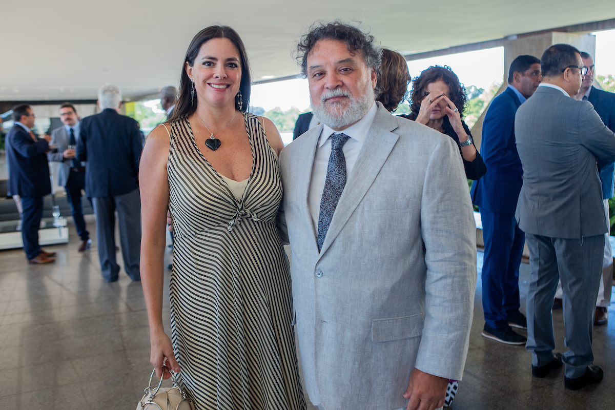 Diretora do Museo Oro del Perú, Camila Perez-Palácio Munjica e Rodolfo de Athayde