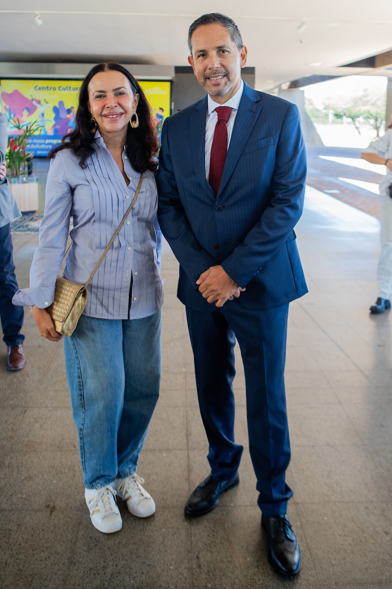 Claudia Meireles e o Embaixador do Peru, Romulo Acurio