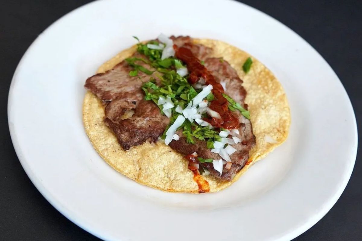 Foto colorida de um taco - Metrópoles