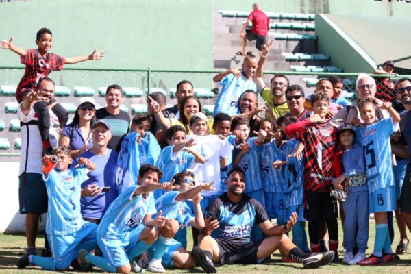Luziânia comemora título do Sub-11