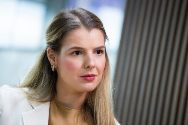 Foto colorida da deputada federal Luisa Canziani (PSD-PR), diretora de Inovação da Frente Parlamentar pelo Brasil Competitivo - Metrópoles