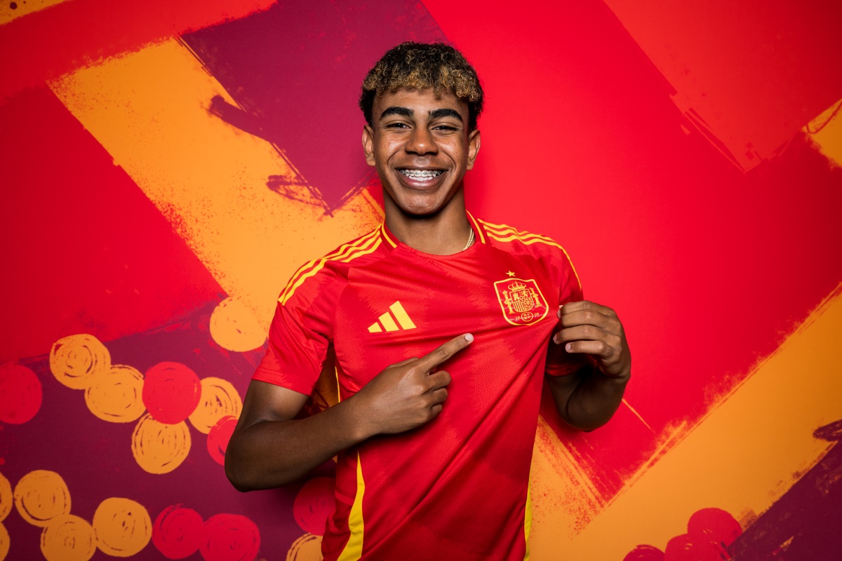 Yamal, joia do Barcelona, diz que levou tarefas da escola para Euro