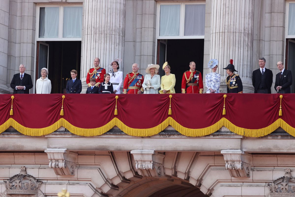 Foto colorida - Membros da família real no Trooping The Colour 2024