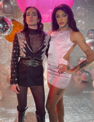 Foto colorida de Johnny Hooker e Pabllo Vittar - Metrópoles