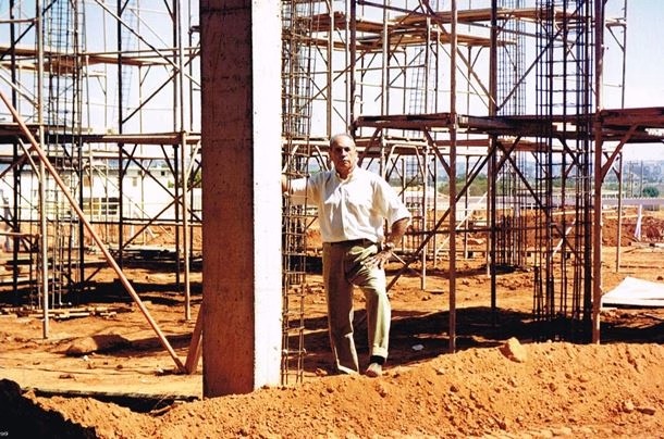 O fundador do Casapark, Ivani Valença, durante a construção do shopping
