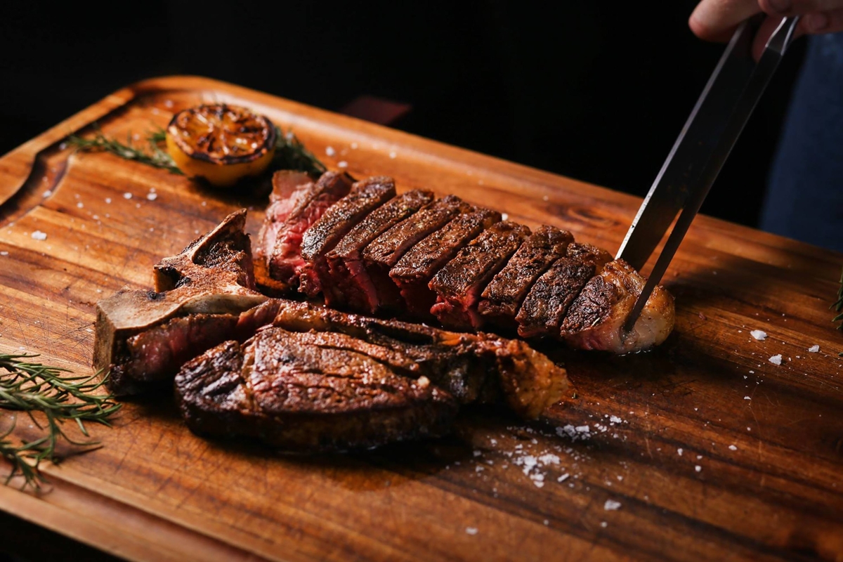 A carne vermelha é uma ótima fonte de ferro 