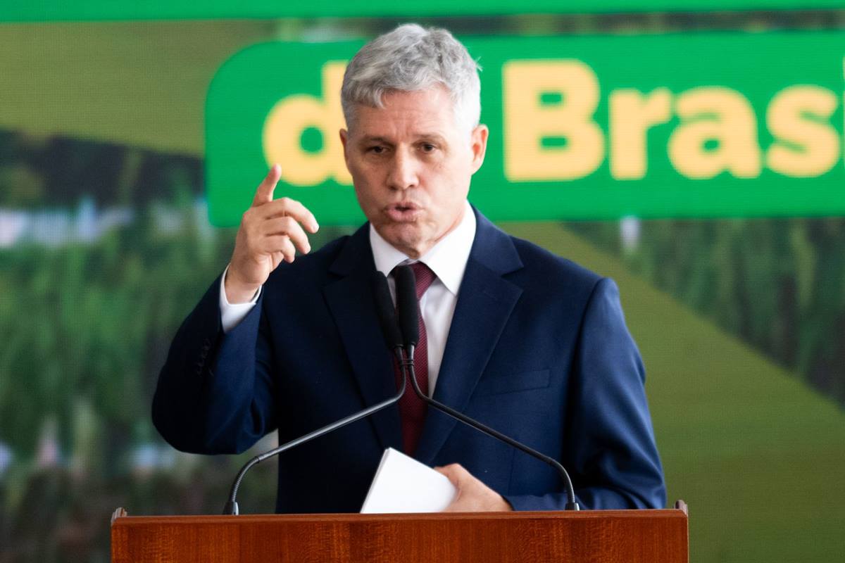 MST chama Paulo Teixeira de “ministro promessinha” em evento em SP