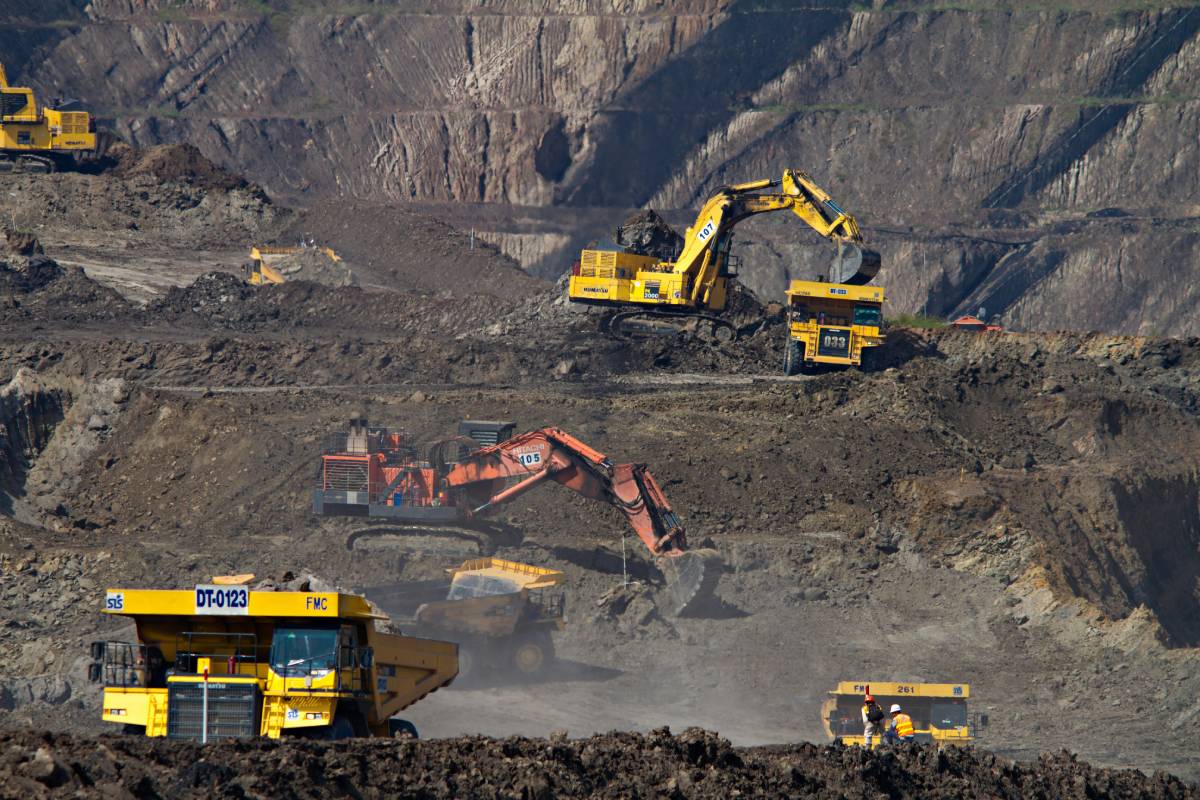 Imagem colorida mostrando área de mineração-Metrópoles