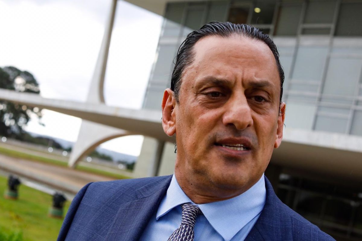 Wassef afirma ser vítima de montagem com IA e perseguição em Atibaia