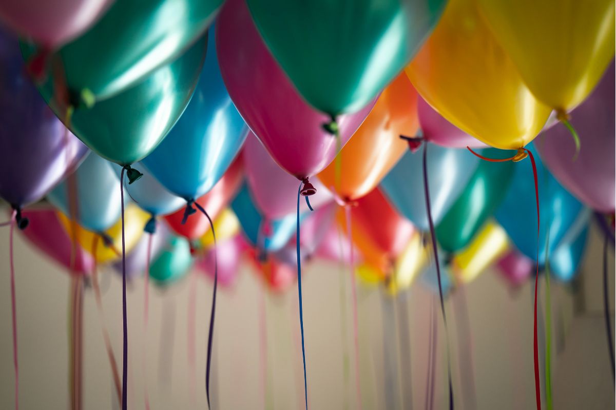 Foto colorida de um balão - Metrópoles
