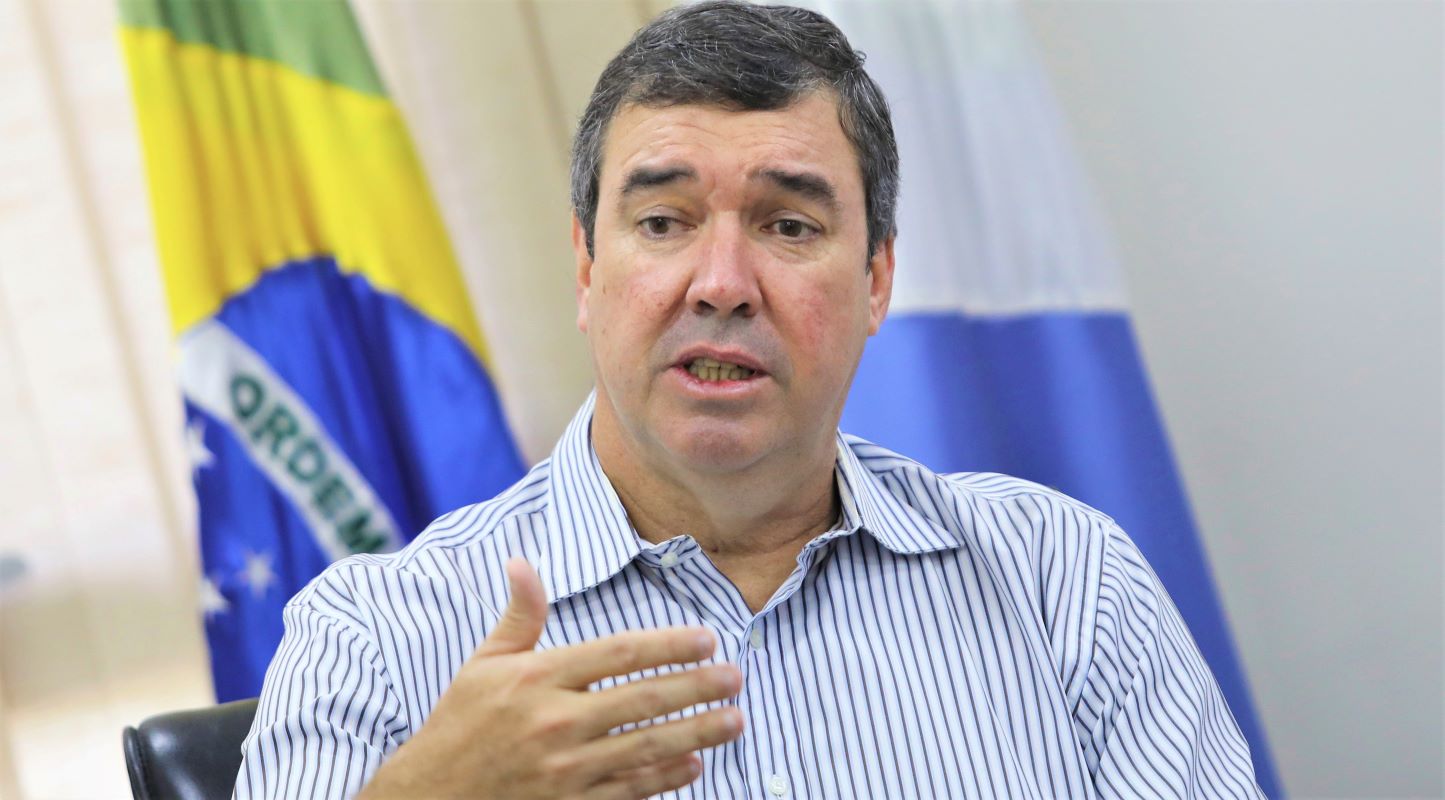 Eduardo Riedel se filia ao PP e PSDB perde seu último governador