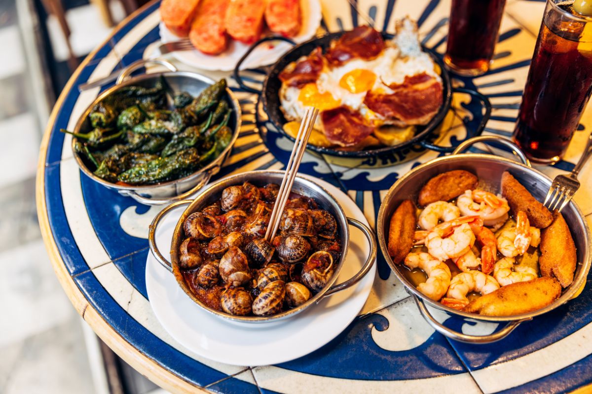 Foto colorida de comidas - Metrópoles