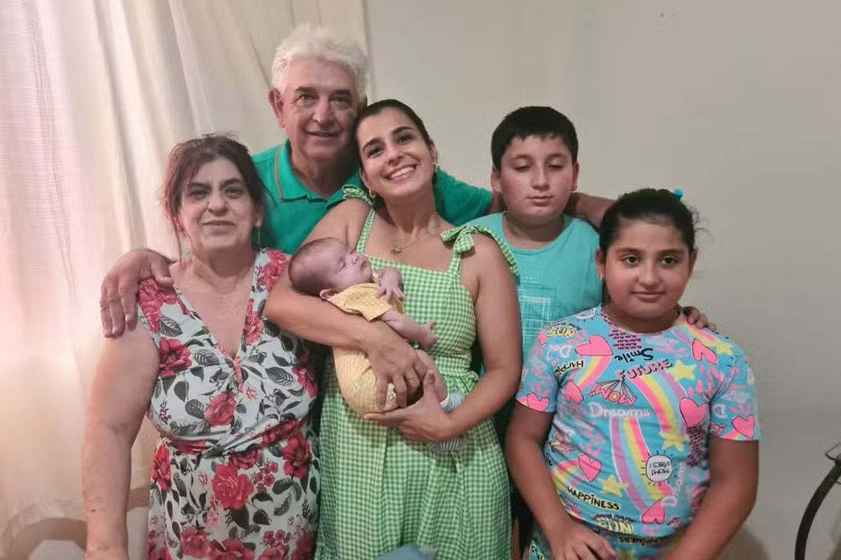 Aos 60 anos e já avó, mulher realiza o sonho de ser mãe pela 2ª vez |  Metrópoles