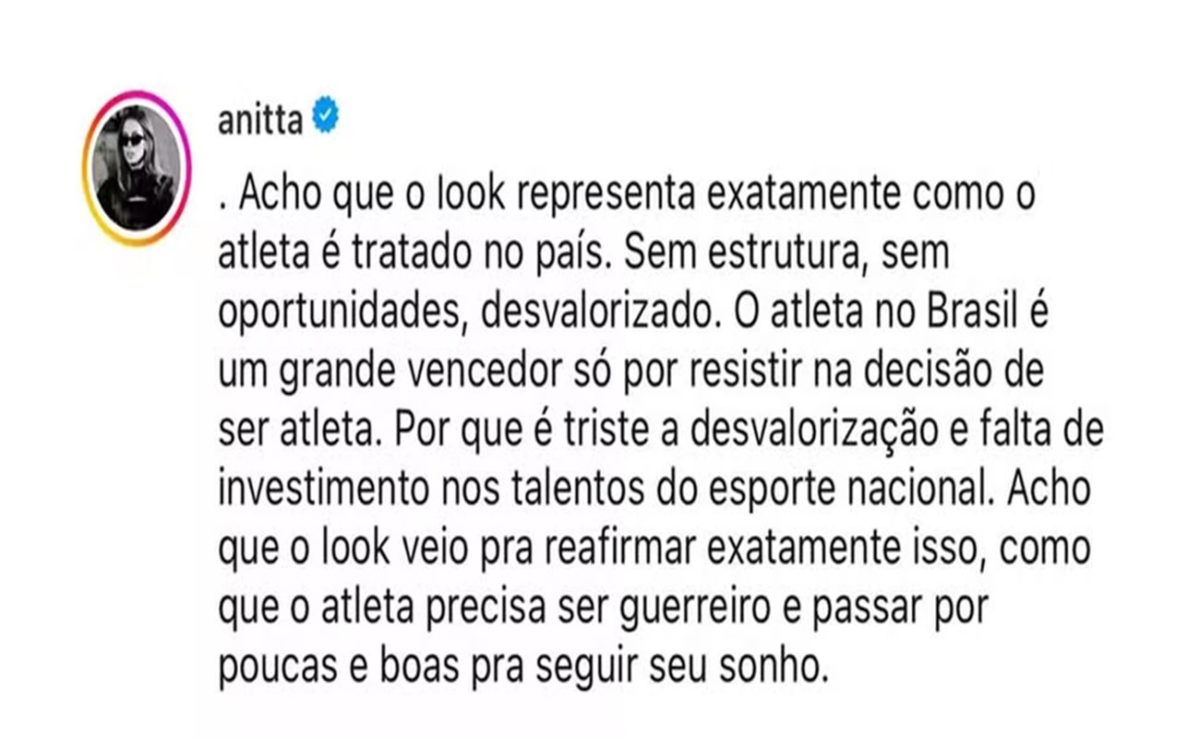 Anitta criticando uniforme do Time Brasil