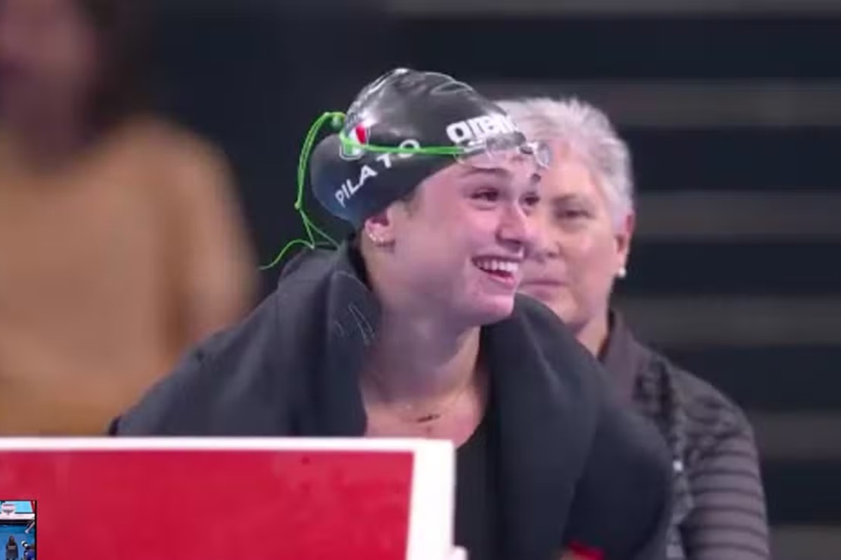 Foto colorida - Atleta Italiana sorrindo 