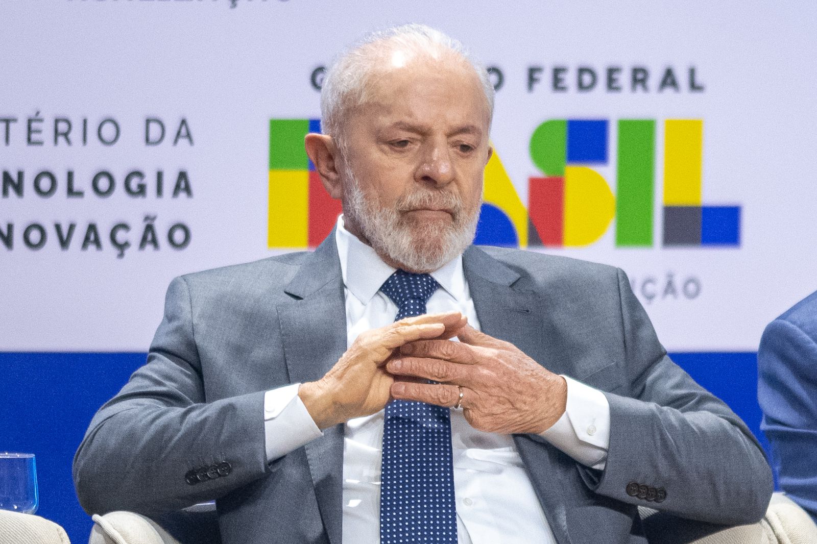 “Tô cheio de ministro, de gente que não votou em mim”, diz Lula