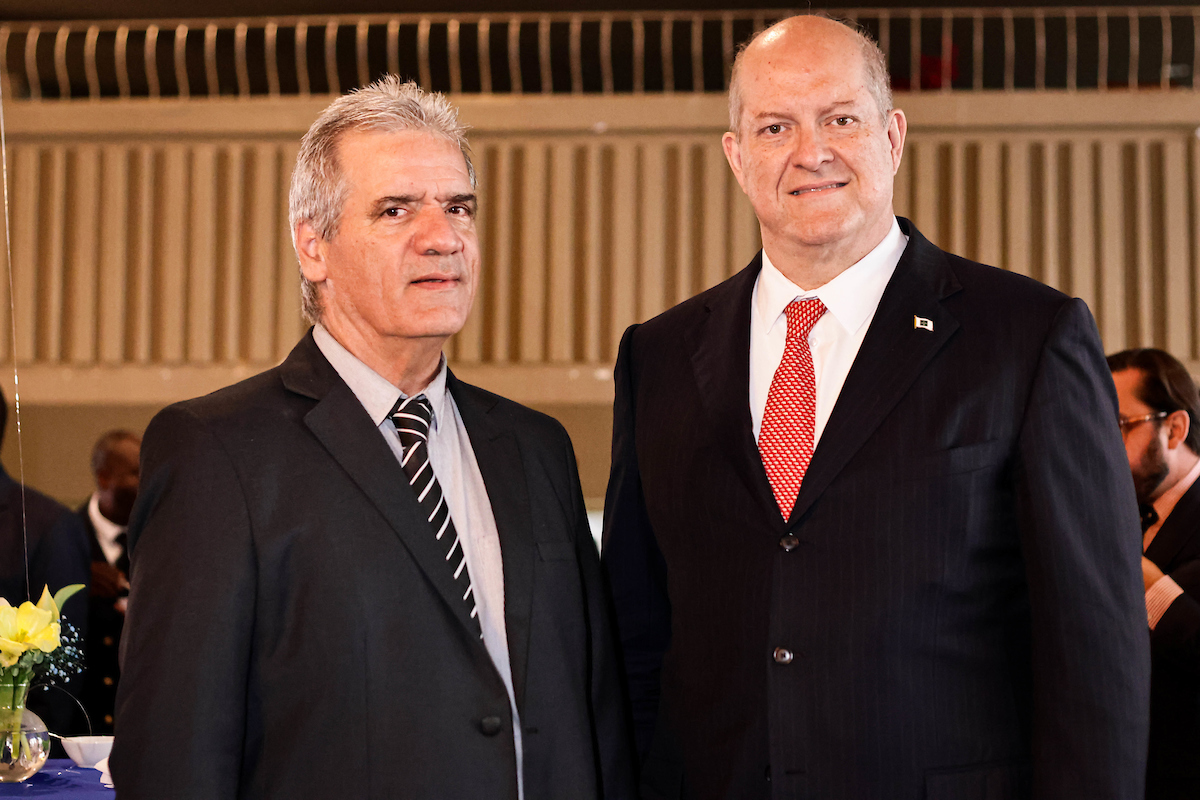 Embaixador de cuba Adolfo Curbelo Castellanos e Paulo César Chaves 