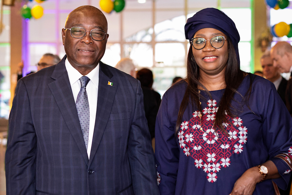 Embaixador de Cote Dloivre, Diamoutene Alassane Zié e embaixadora do Senegal, Aminata Fall Cisse