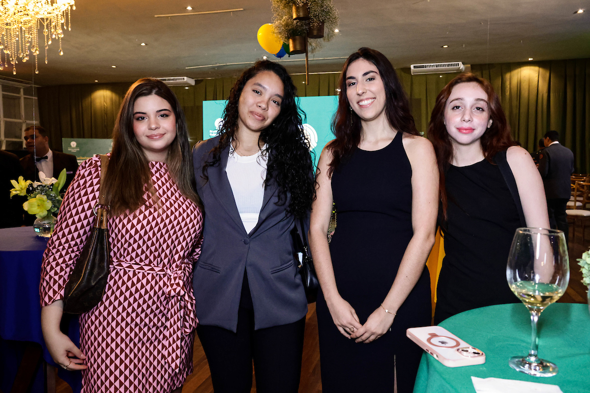 Maria Eduarda Trentin, Yasmin Souza, Júlia Porto e Victória Tezelli