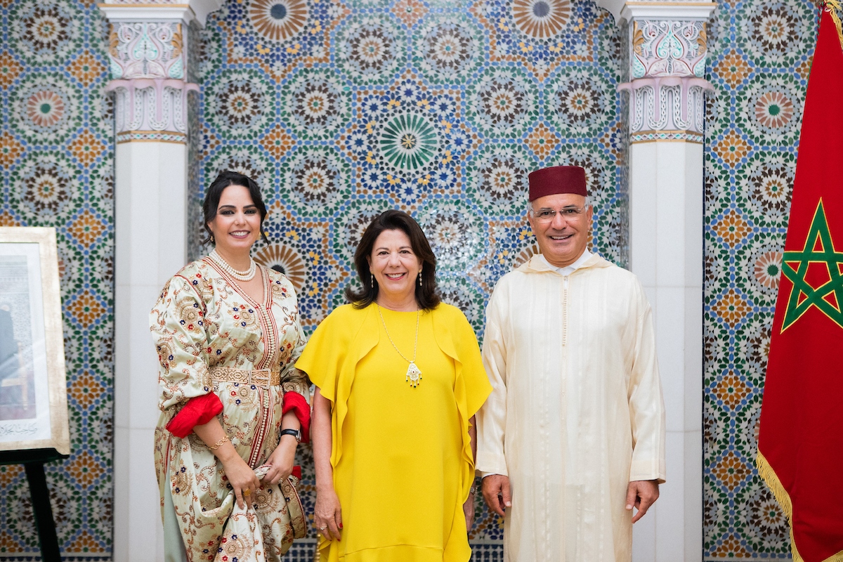 Embaixatriz do Marrocos, Siham Belamine; Mar Fernández-Palacios, Embaixadora da Espanha e o embaixador do Marrocos Nabil Adghoghi