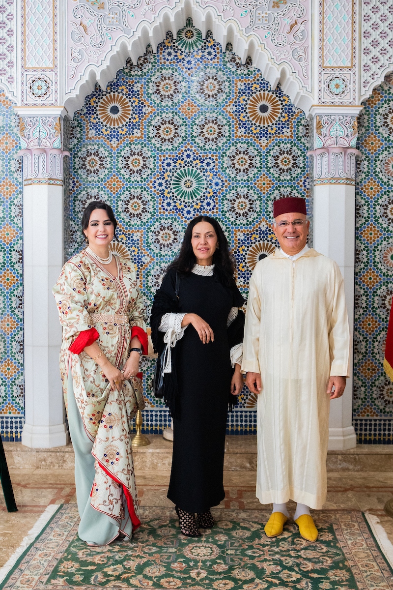 Embaixatriz do Marrocos, Siham Belamine; Claudia Meireles e o embaixador do Marrocos Nabil Adghoghi