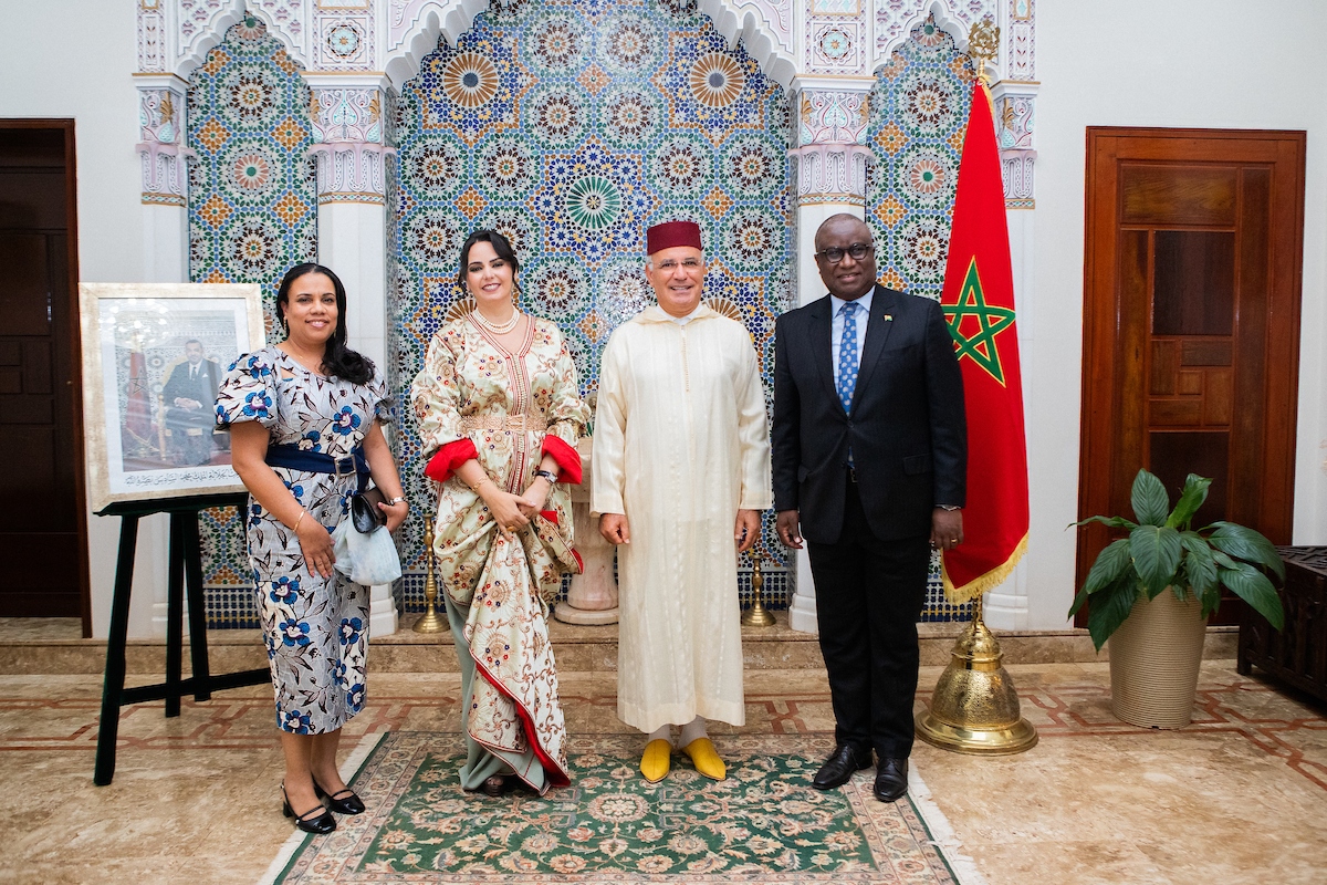 Claudia Fernandes, embaixador Nabil Adghoghi, a embaixatriz Siham Belamine, e o embaixador da Guiné-Bissau no Brasil, M’bála Alfredo Fernandes