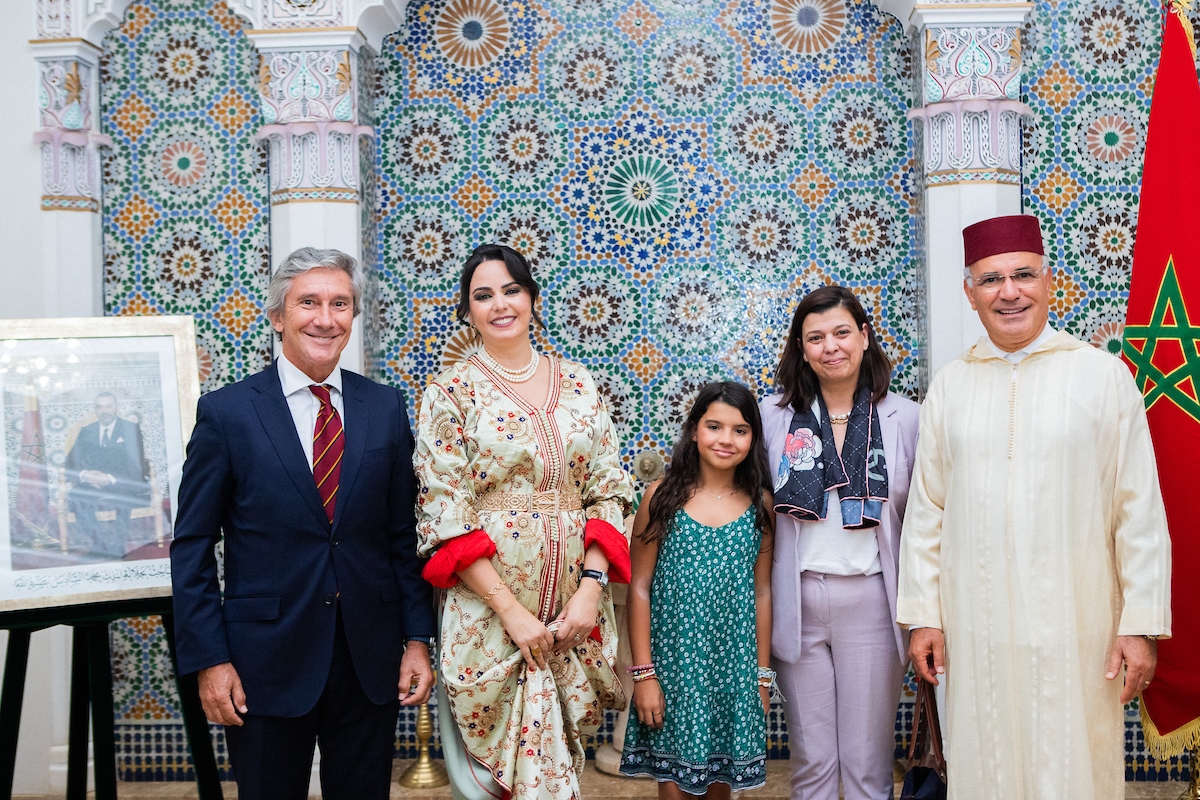 O embaixador de Portugal, Luís Faro Ramos; Embaixatriz do Marrocos, Siham Belamine; Sofia Matos, Cristina Matos e o embaixador do Marrocos Nabil Adghoghi