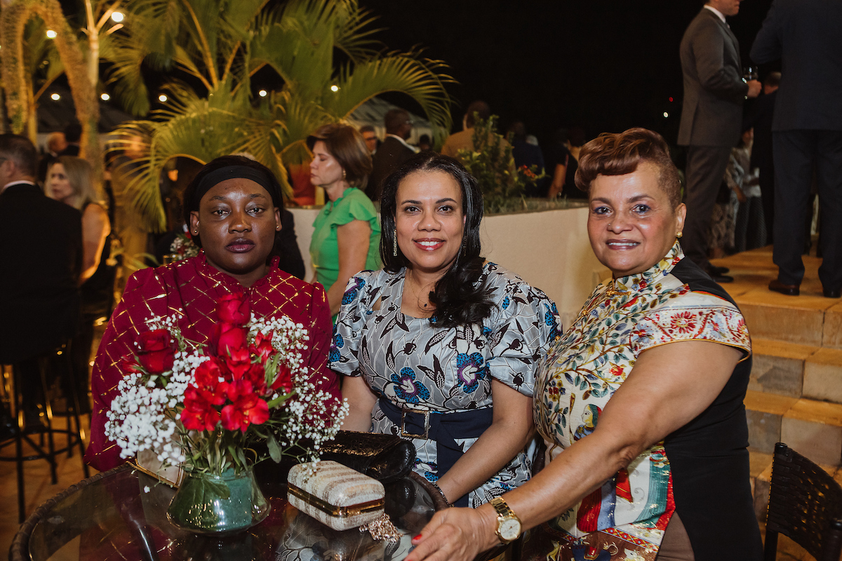 Embaixatriz da Guine Equatoria, Maria del Carmen; Claudia Fernandes, embaixatriz da Guiné Bissau e a embaixatriz de Cabo Verde, Raquel de Oliveira