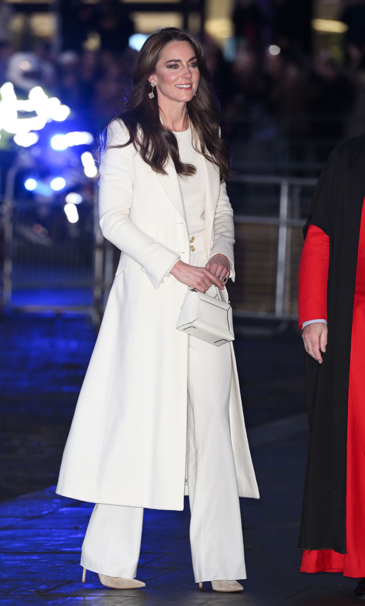 Kate Middleton de branco - Metrópoles