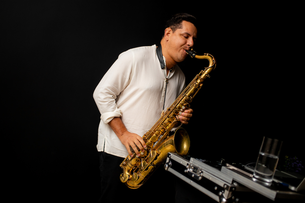 DJ e saxofonista, Jonas Campelo