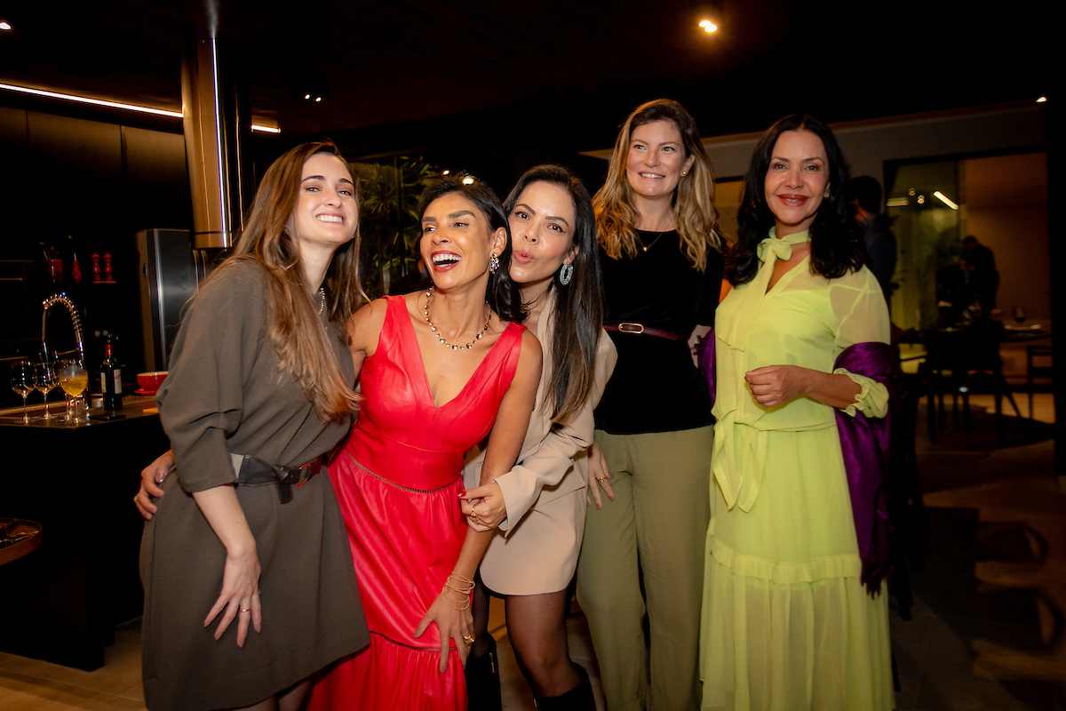 Jacqueline Wanderley, Lucília dos Anjos, Débora Epitácio, Lívia Pinheiro e Claudia Meireles