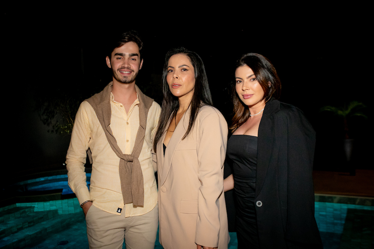 André Viegas, Débora Epitácio e Jaqueline Wana