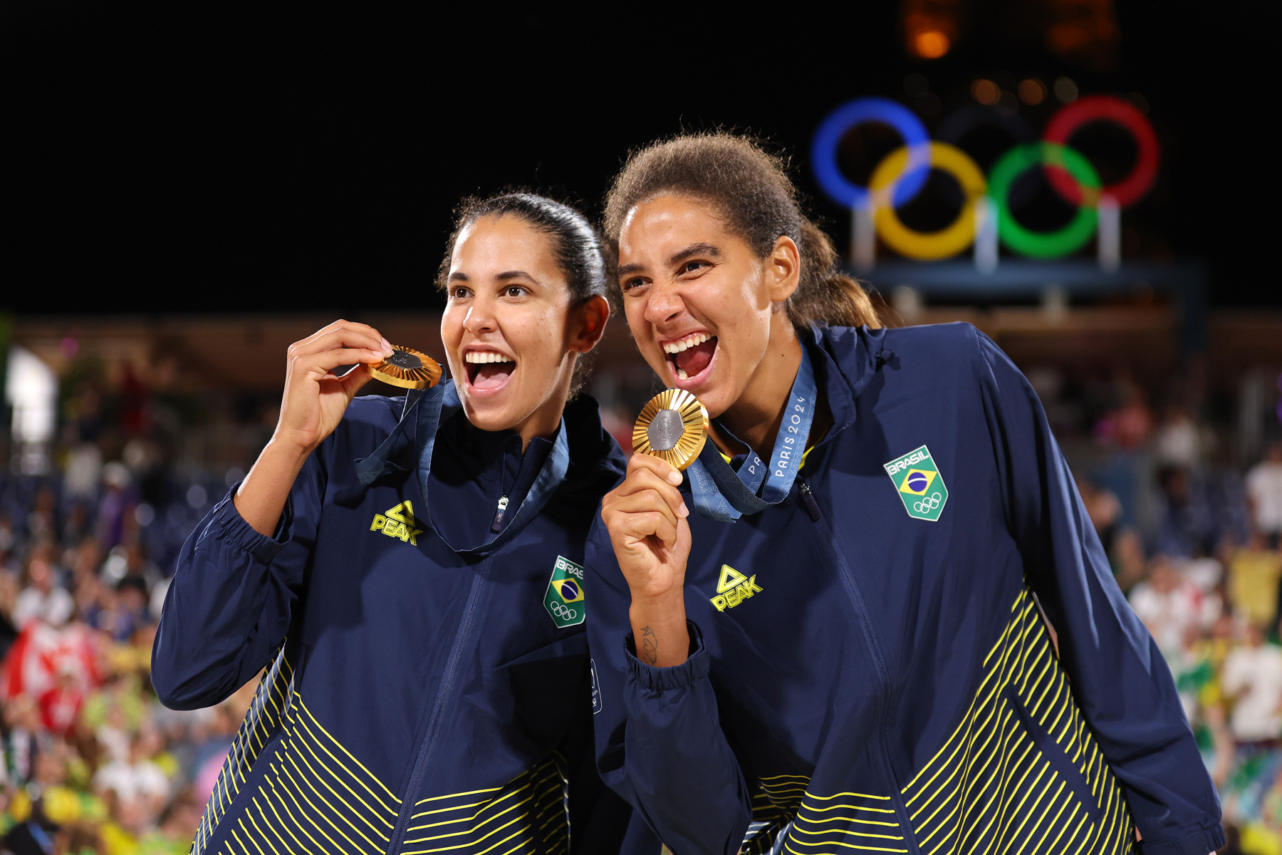 Ana Patrícia and Duda beat Canadians to win gold in beach volleyball