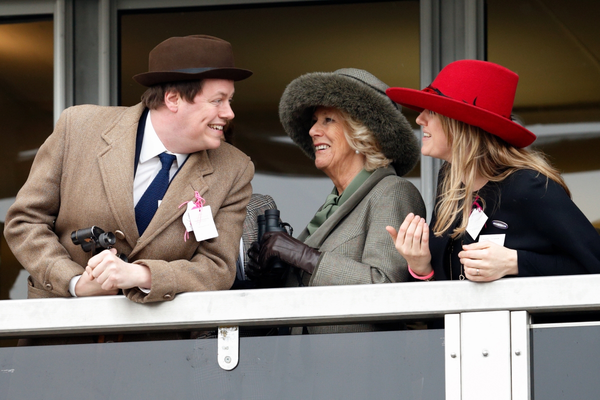 A rainha Camilla é mãe de Tom Parker Bowles e Laura Lopes - Metrópoles