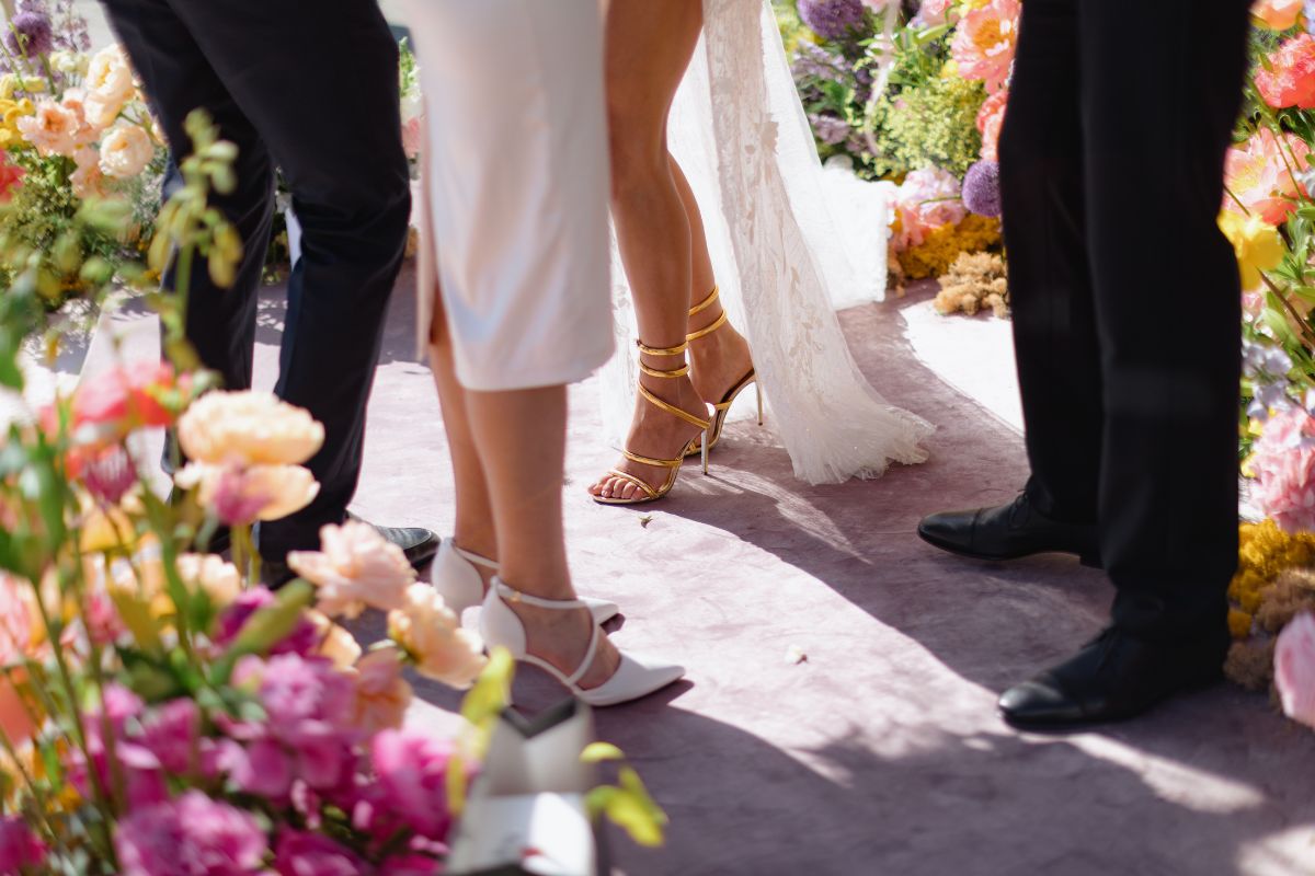 Foto colorida de um casamento - Metrópoles