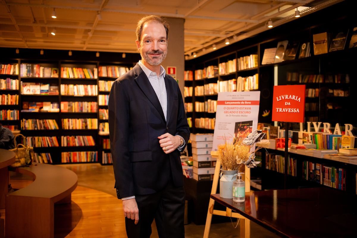 Lançamento do livro O Quarto Estava Gelado e Escuro, de Zé Ronaldo Müller, com bate-papo mediado por Claudia Meireles