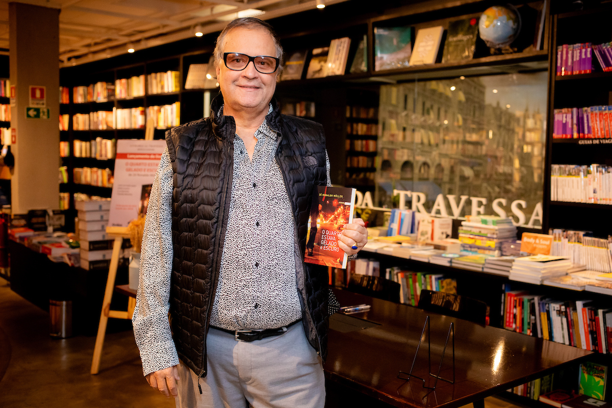 Lançamento do livro O Quarto Estava Gelado e Escuro, de Zé Ronaldo Müller, com bate-papo mediado por Claudia Meireles