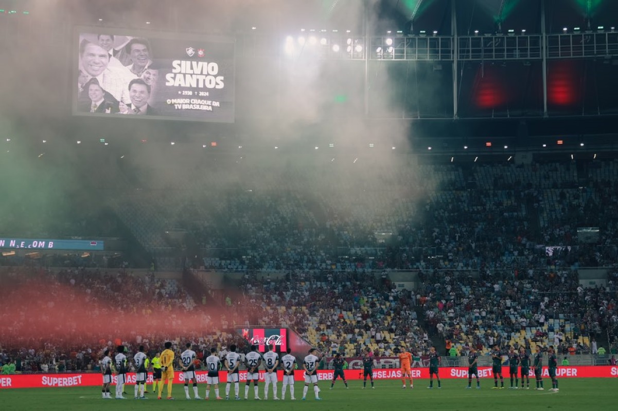 Vídeo: Silvio Santos é homenageado antes de Fluminense x Corinthians ...